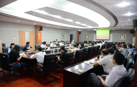 我院黨組書記、院長吳定海主持召開理論中心組學習（擴大）會議